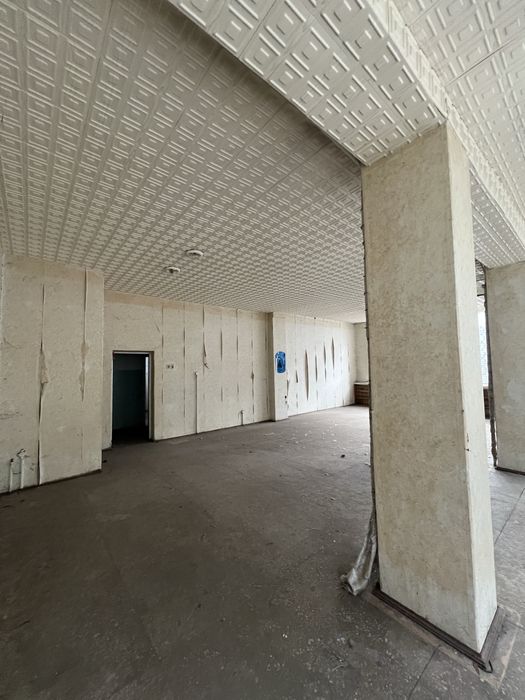 Оренда комерції 402 м² , 1$ м², довгостроково, вул. Пальохи 1