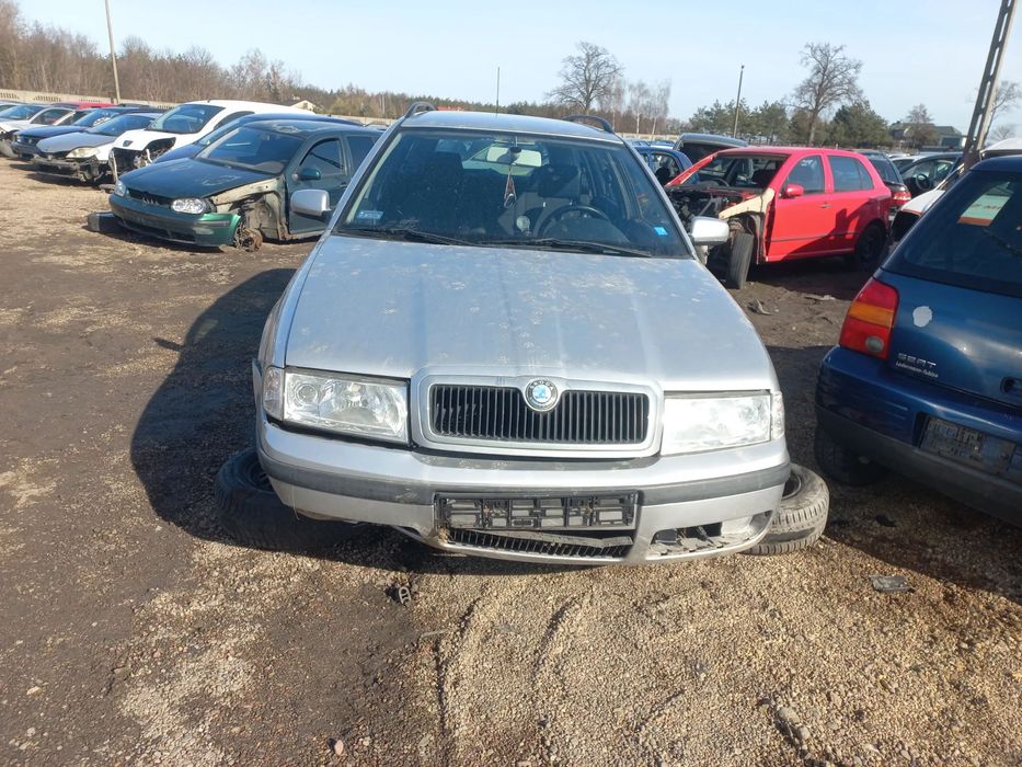 Skoda Octavia I kombi 1.6 benzyna 02r 9102 wszystkie części