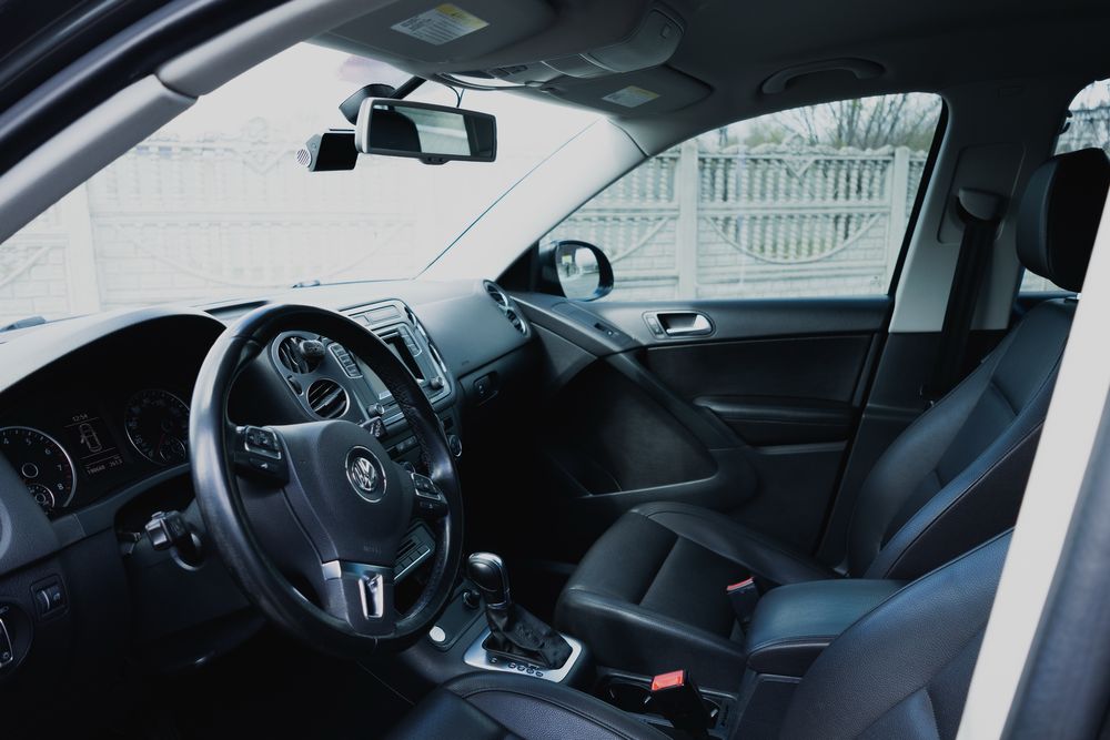 Volkswagen  tiguan 16