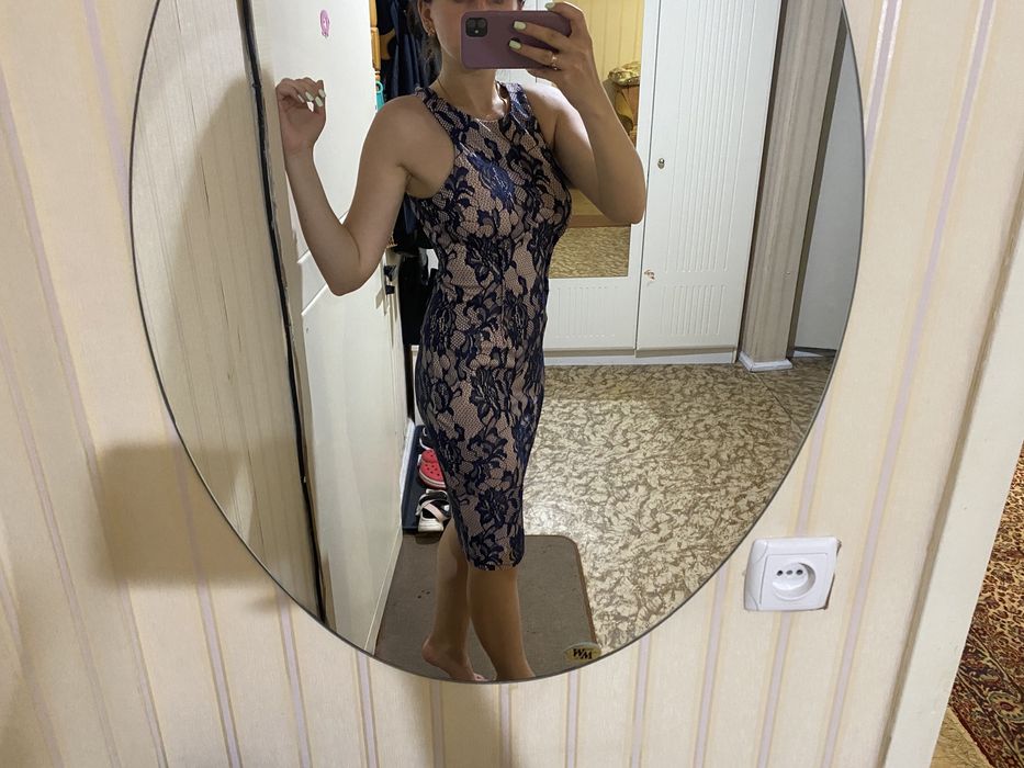 Кружевное платье миди