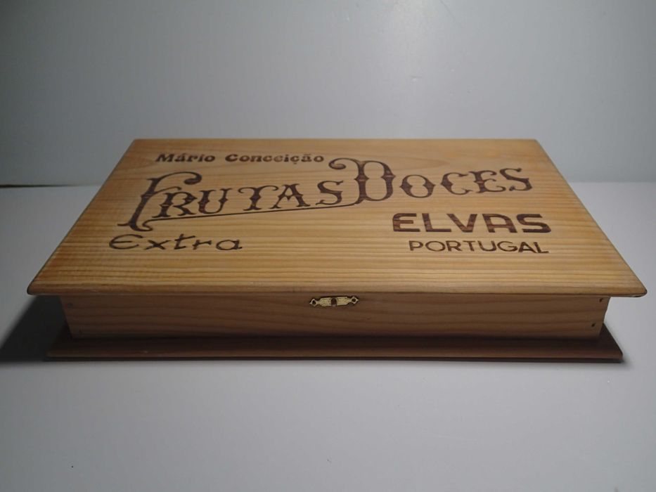 Caixa antiga em Madeira para Transporte de frutas secas