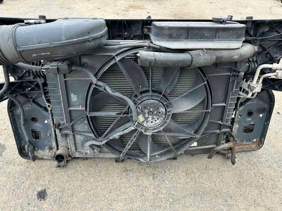 Екран Kia Sportage 2 передня панель Кіа спортедж телевізор радіатор