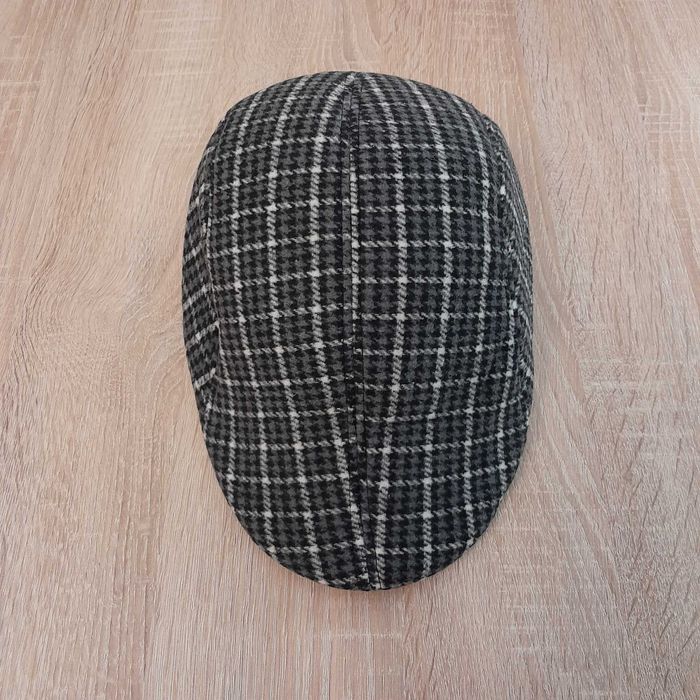 Nowa czapka z płaskim daszkiem, Retro/krateczka biało-szara/ 59 cm CKV