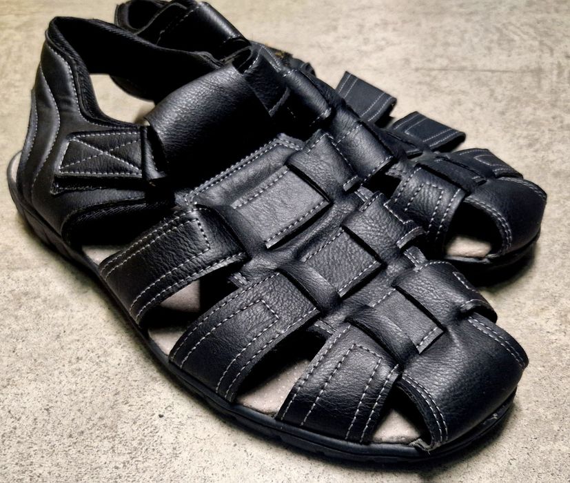 Sapatos tênis sandálias de qualidade em otimo estado
N 44.5 n 45
Em co