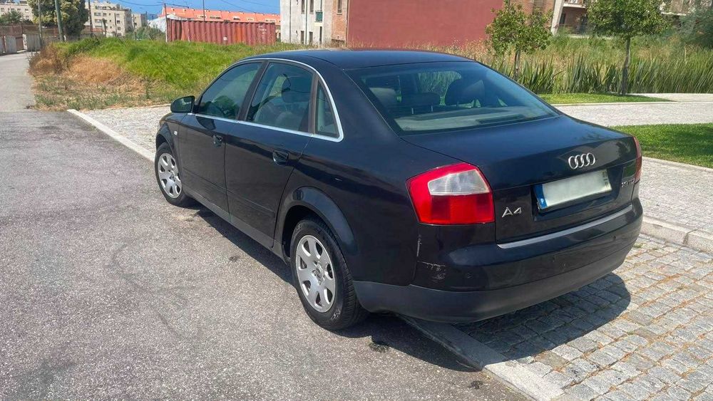 Audi A4 1.9 TDI de 2003 com 130 cv foto 2