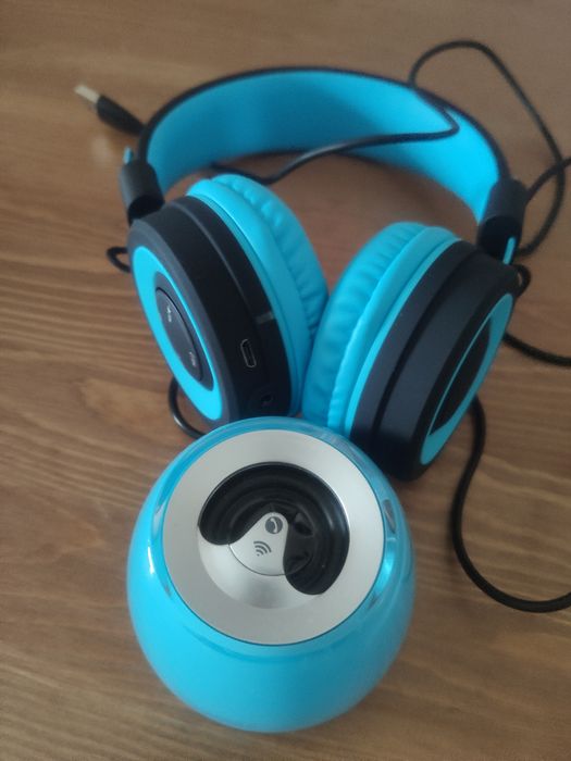 Conjunto de headphones e coluna bluetooth