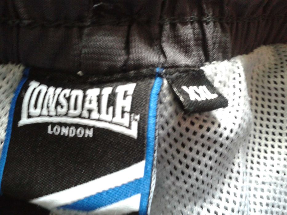 Dwie pary spodenek 3/4-Lonsdale London,rozm XXL.
