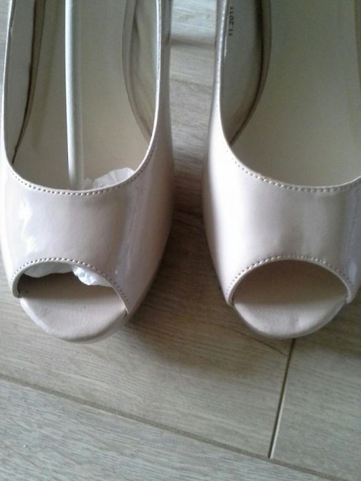 Buty damskie ecru rozm. 39,5