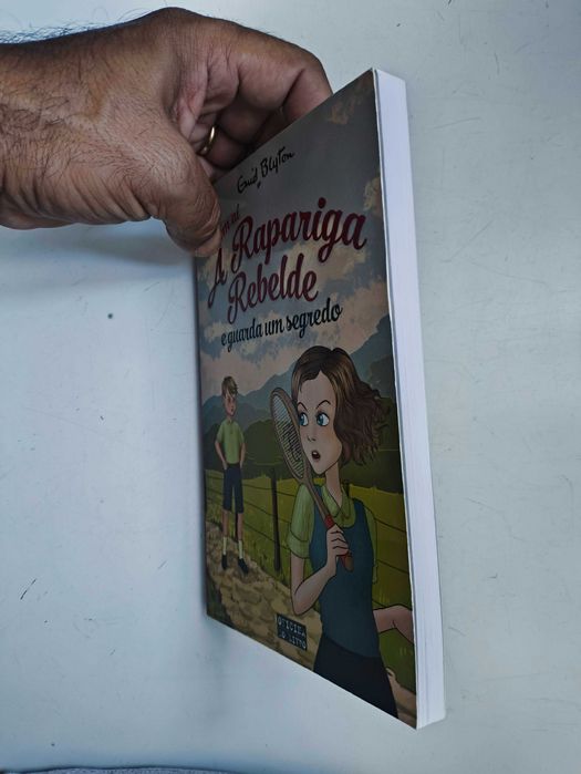 Conjunto de 2 livros da "A Rapariga Rebelde " Vol 2 e 4