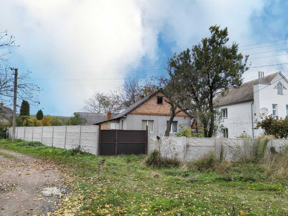 Будинок у Кунині поруч із зупинкою маршрутки