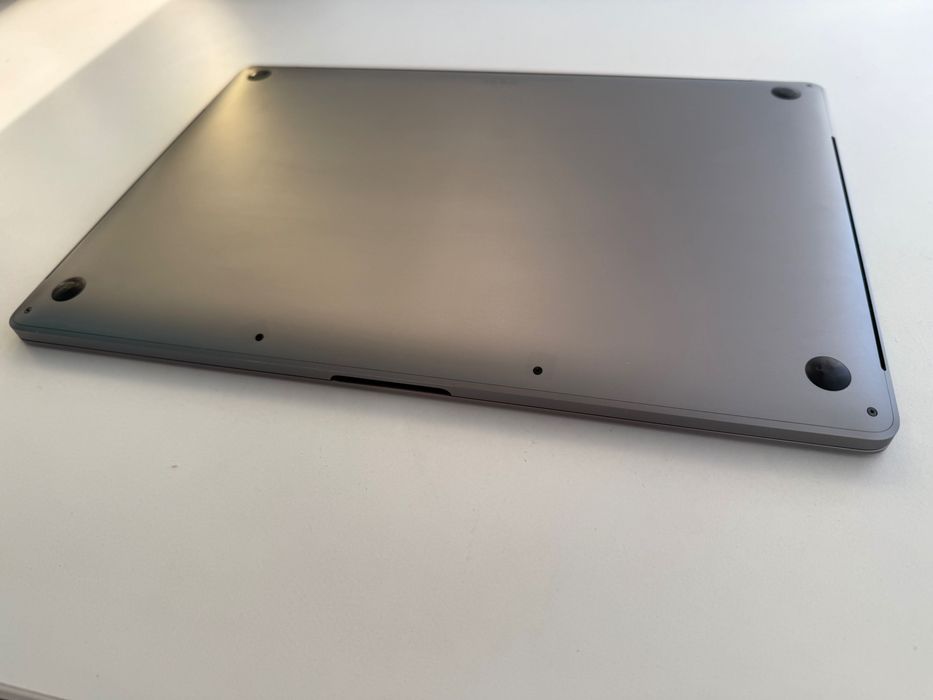 MacBook Pro Retina 16" – Processador i7– 512GB SSD, 16GB RAM, 2 gráficas – Bom Estado, Caixa original
