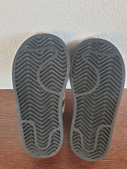 Buty Adidas superstar roz. 25 dla 3, 4 latka