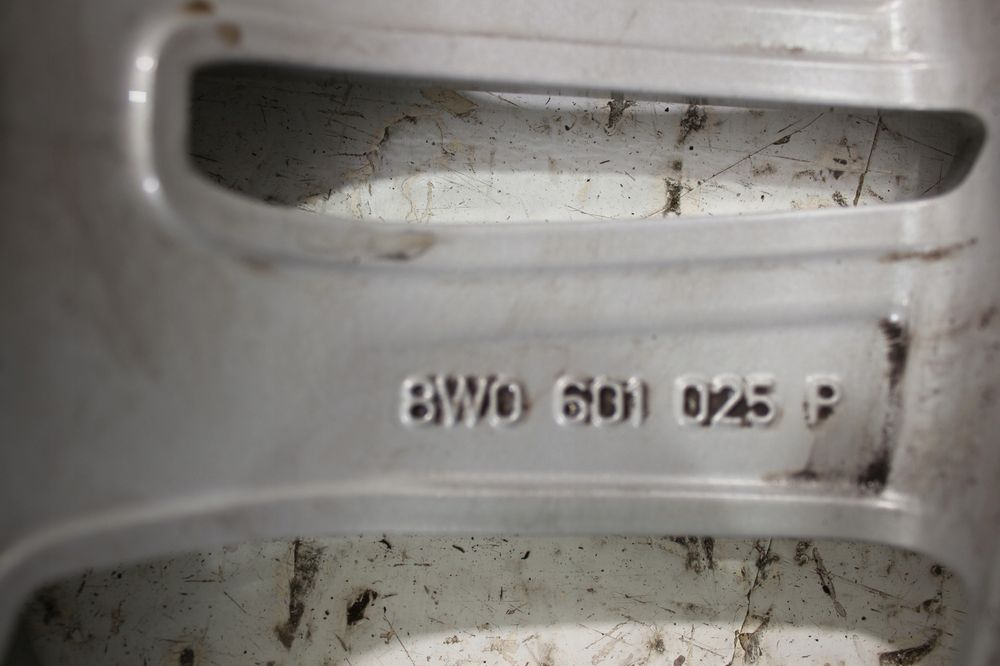 audi aluminiowa felga 17 8w0601025p