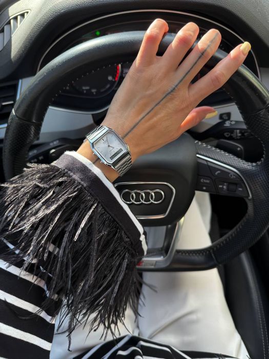 Лонгслів оверсайз із пірʼям