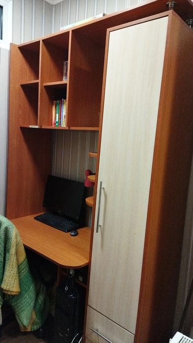 Робоча стінка в кімнату