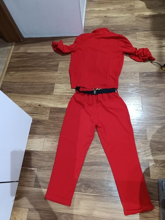 Piękny Nowy czerwony komplet spodnie i żakiet rozm L-Xl wymiary na fot