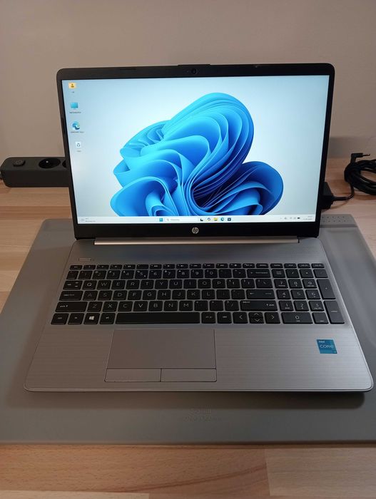 HP 250 G8 / i3 11 gen / 8GB RAM / SSD 256GB / Windows 11 Home PL / 15,6” / BDB stan / komplet / gotowy do pracy/