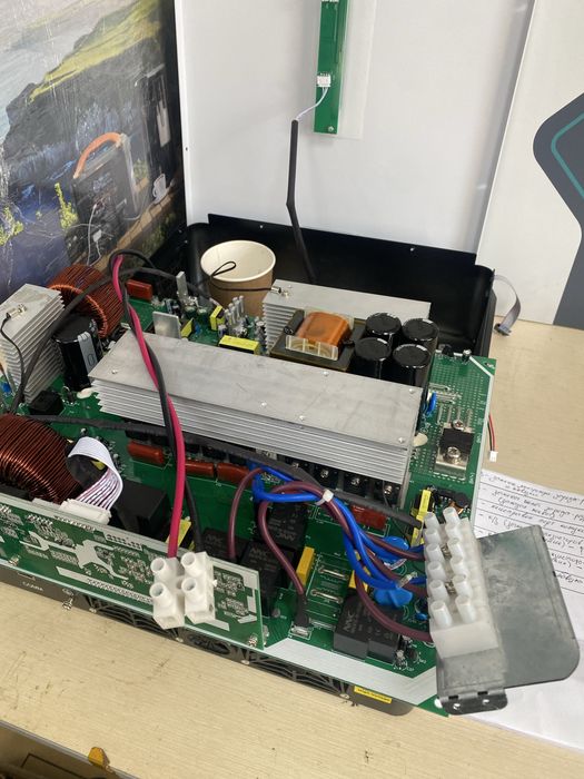 Ремонт сонячних гибридних інверторів