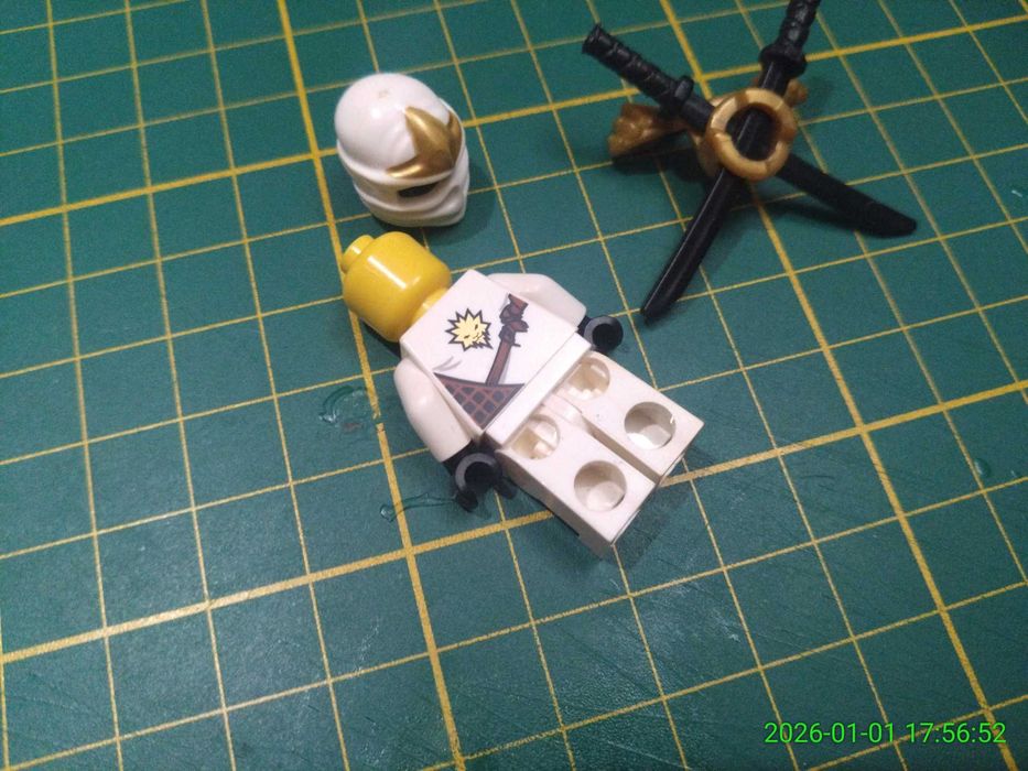 LEGO figurka Ninjago używana - "Zane ZX". Dobry stan, brak pęknięć.