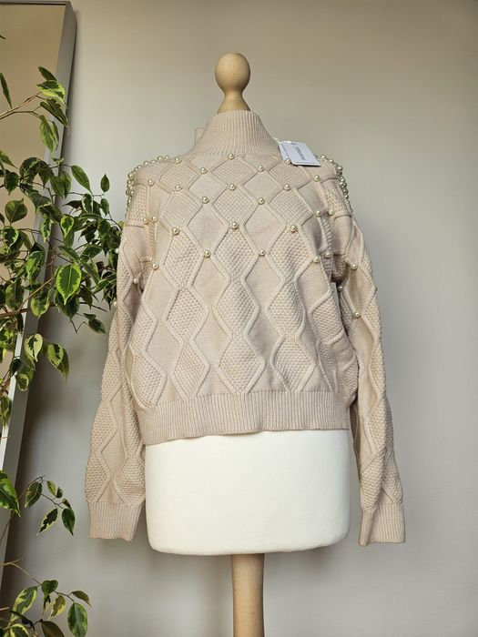 Butik sweter na jesień z perełkami bezowy autumn sweater ciepły