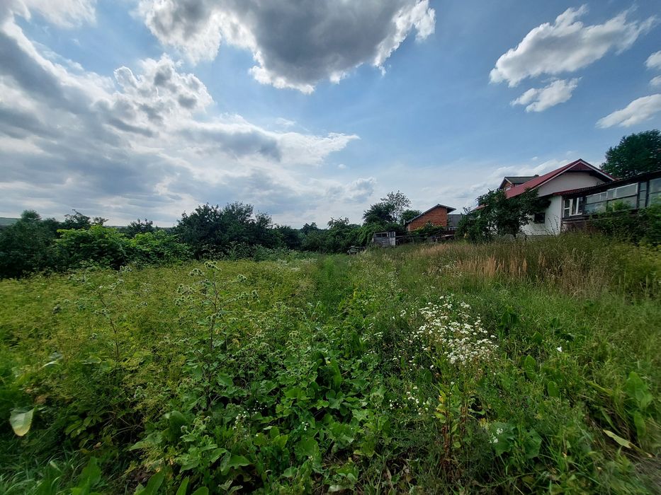 Будинок під знесення з гарною ділянкою під забудову