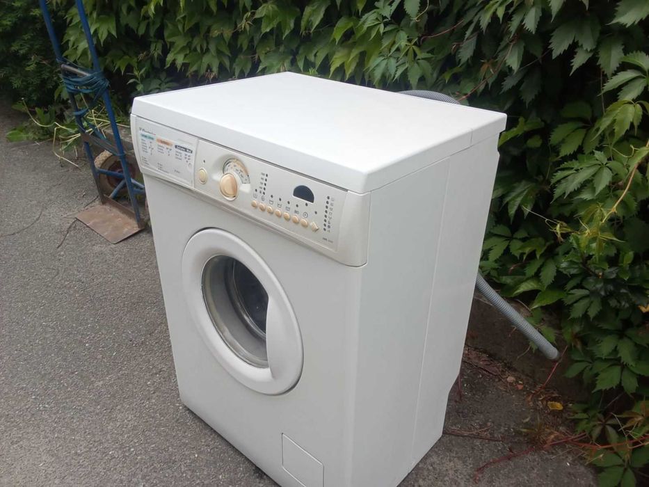 цена 4000 стиральная машина Electrolux ews 1046  доставка гарантия