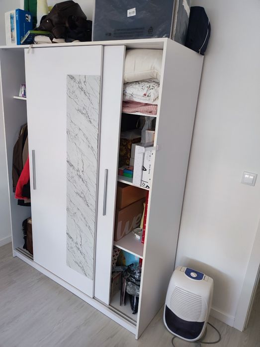 Roupeiro YORK Conforama portas deslizantes com espelho 150x195cm branc