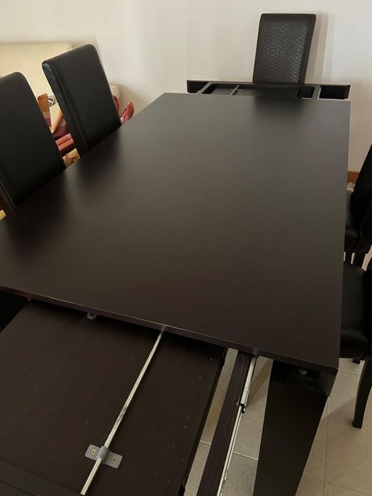 Mesa de Jantar Extensível com 6 Cadeiras em Pele — Excelente Estado