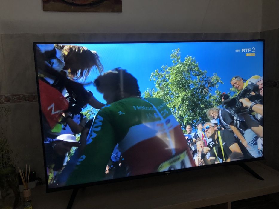 TVsmart Hissence -113cm comprimento,65cm de largura, 130 cm diagonal