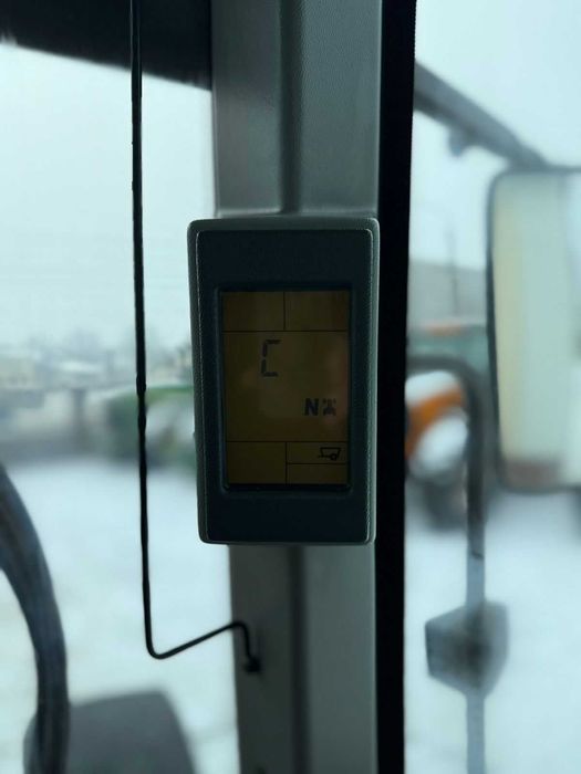 Трактор Ares 557 З фронтальним навантажувачем