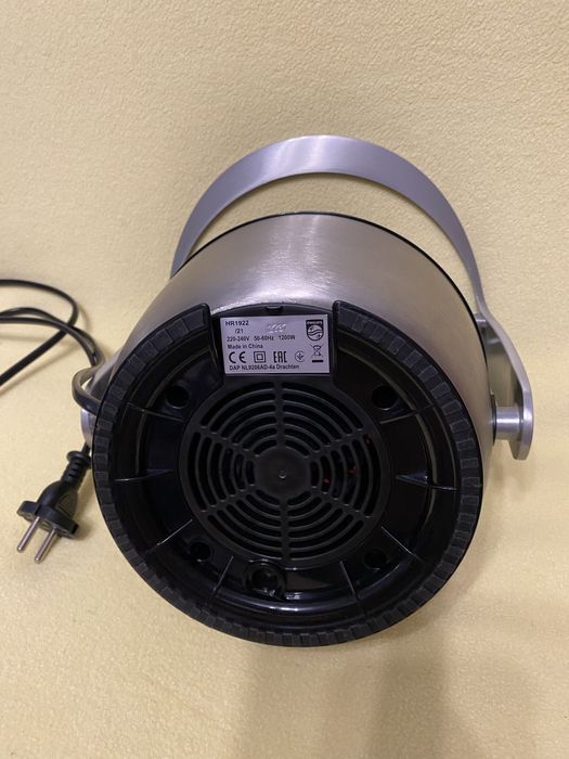 На 1200 Вт Соковыжималка Philips HR1922 соковитискач