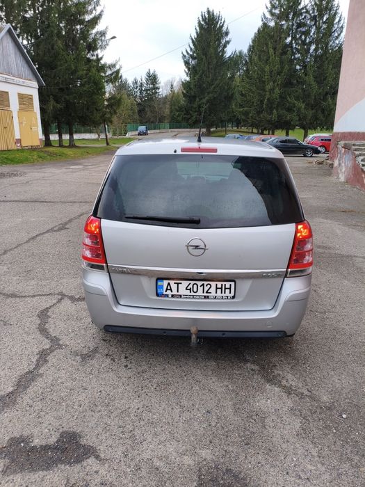Продам автомобіль Opel Zafira B