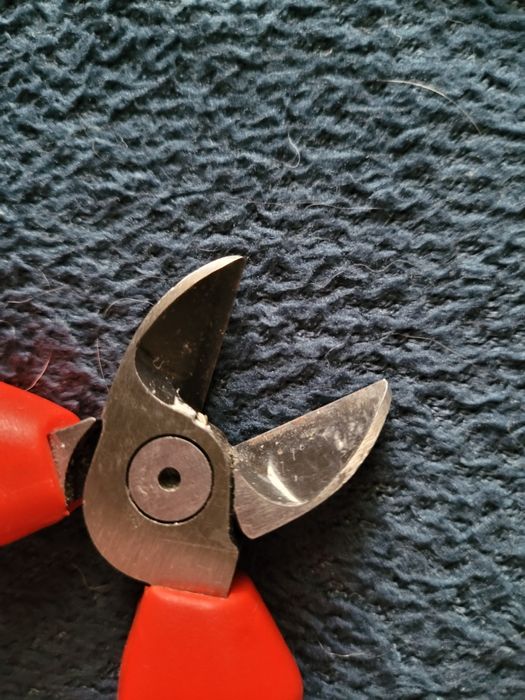 Obcinaczki i szczypce knipex