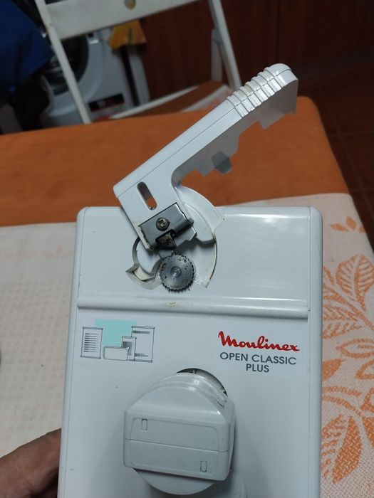 Afiador de facas e abre latas