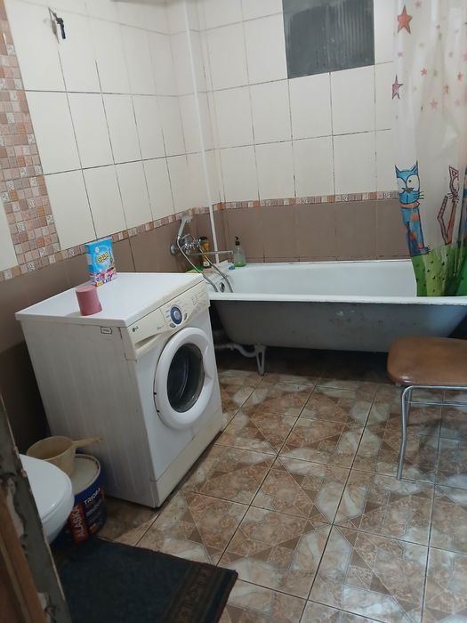 Здається будинок,кінець Богунії,для 3-5 чоловіків.