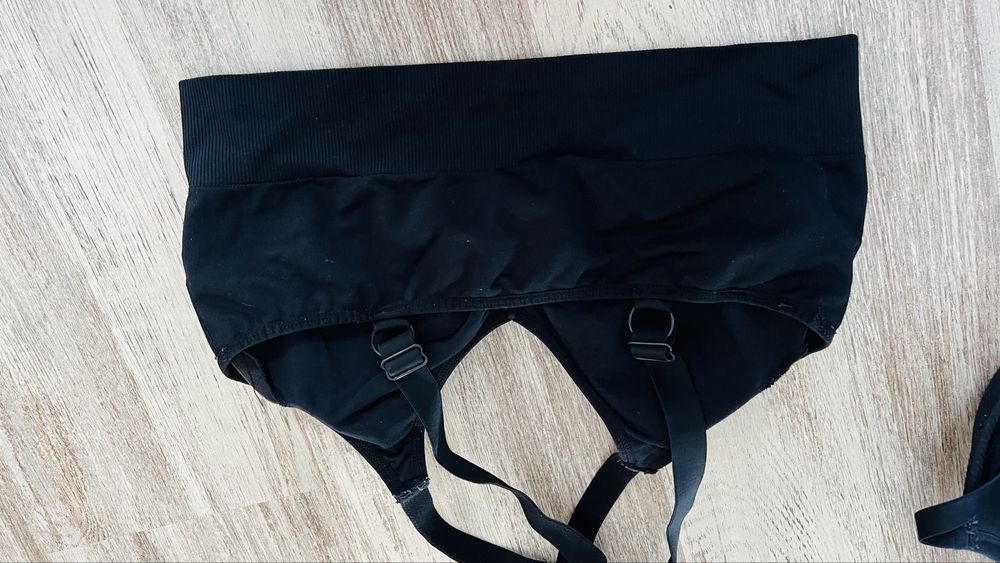 Biustonosz sportowy 85B h&m 2 sztukio
