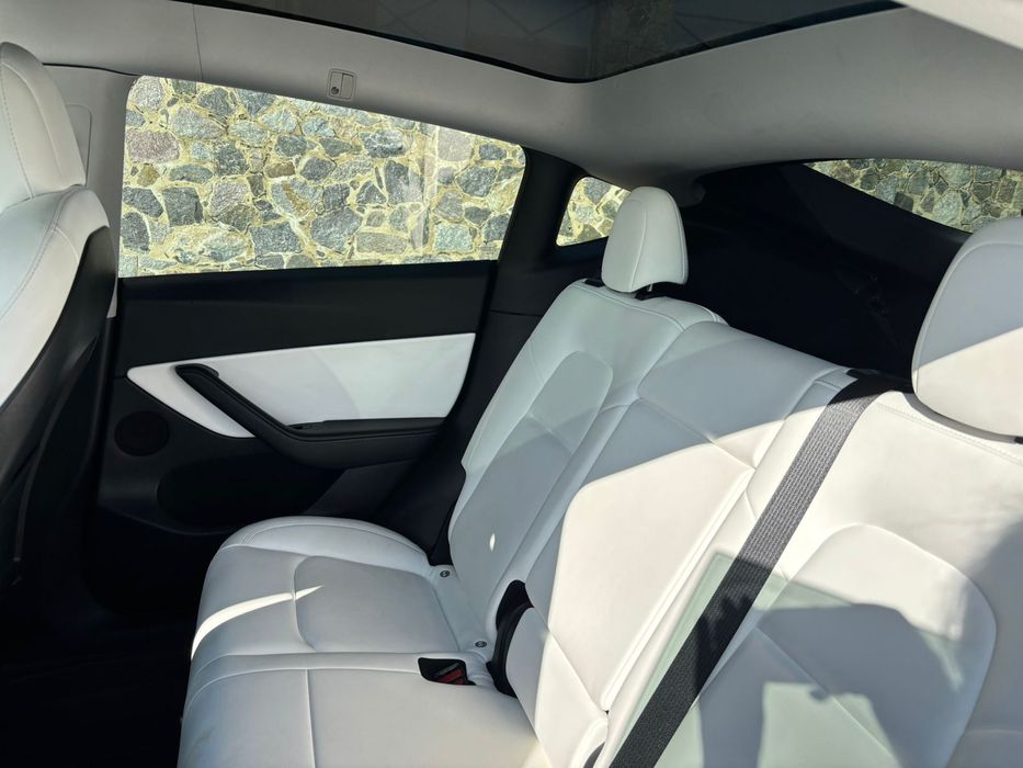 Tesla Model Y, 2021
