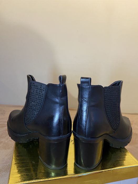 Botas pretas como novas