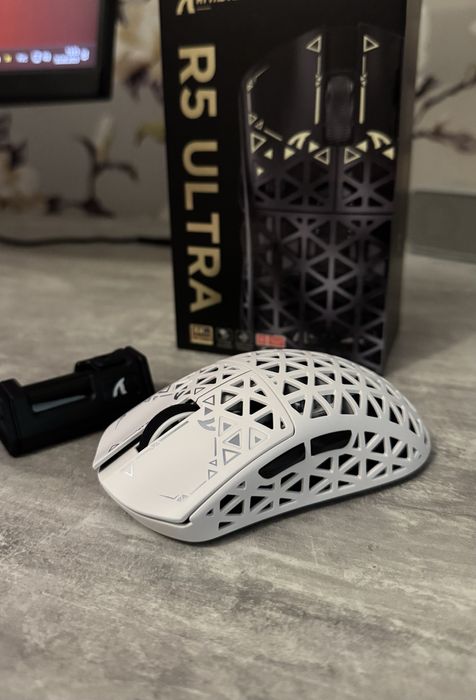 Мишка Attack Shark R5 Ultra PAW3950MAX з карбону бездротова ігрова