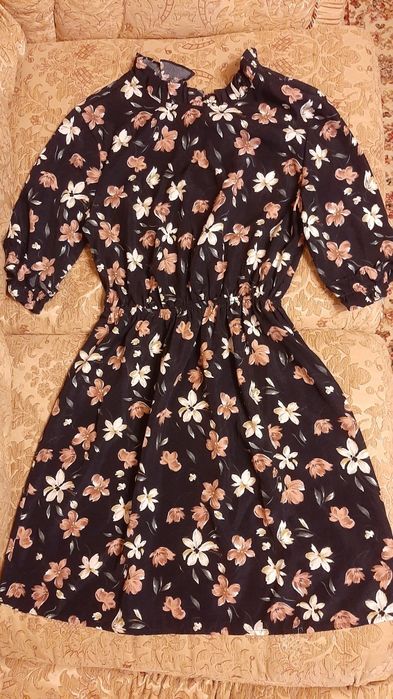 Продам платье в цветочный принт