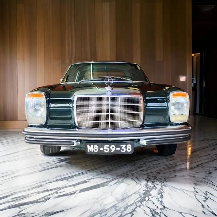 Mercedes-Benz W114/W115 (1968-1974) 250 CE