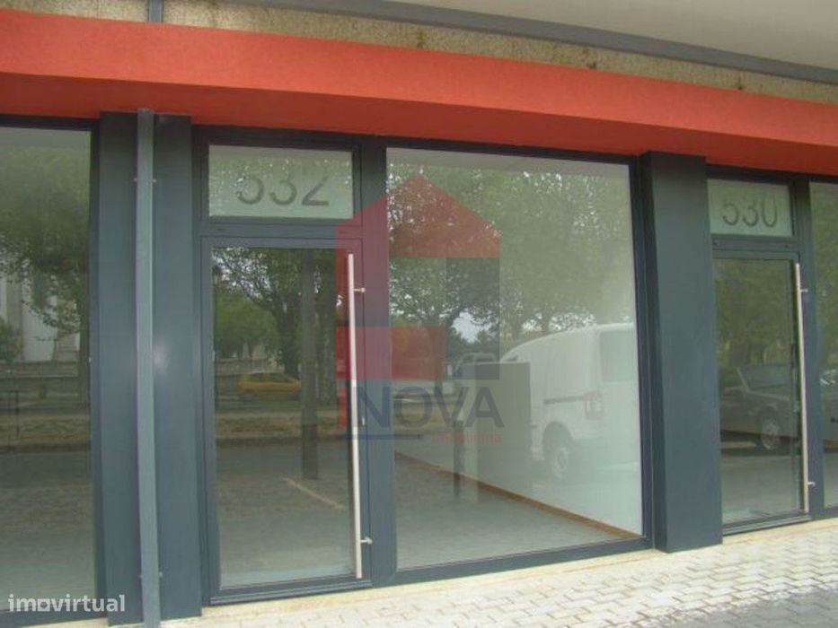 Vende-se Loja, Soutelo — Geme, Braga