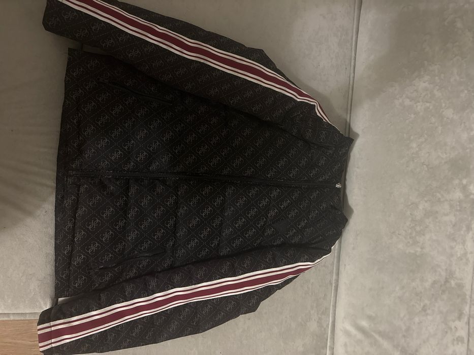 Курточка все сезоня GUESS