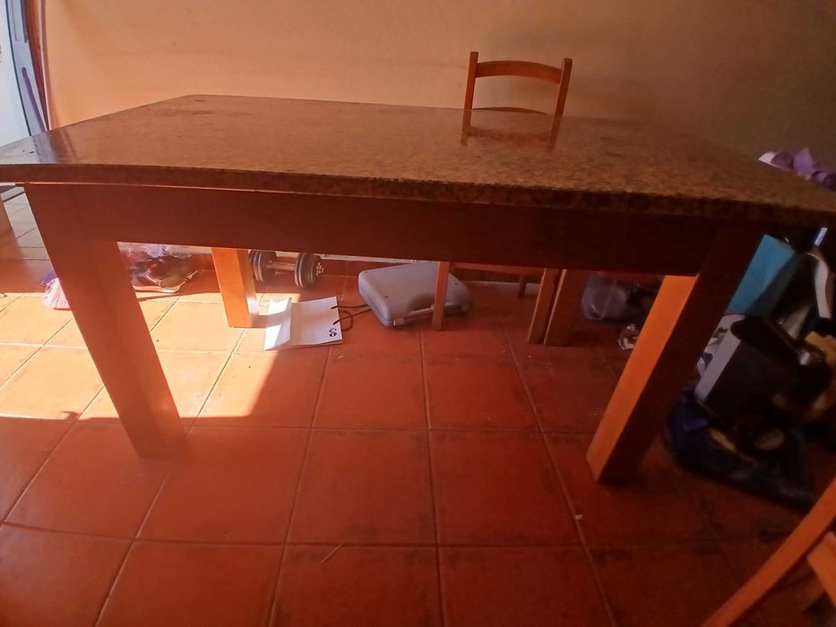 Mesa cozinha em bom estado