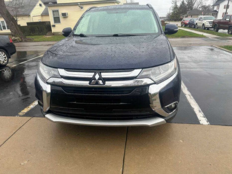 Mitsubishi Outlander      2016