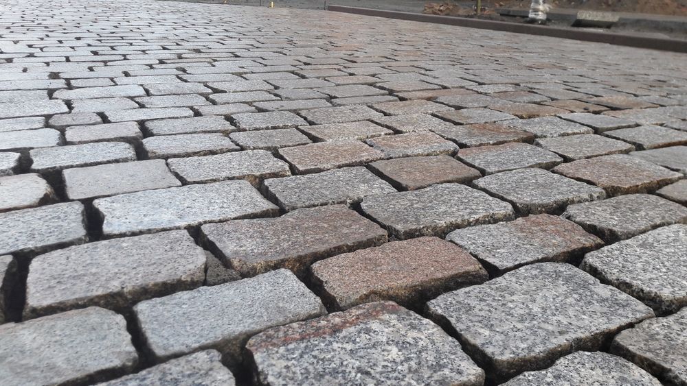 Kostka granitowa cieta płomieniowana starobruk bruk kamień polny