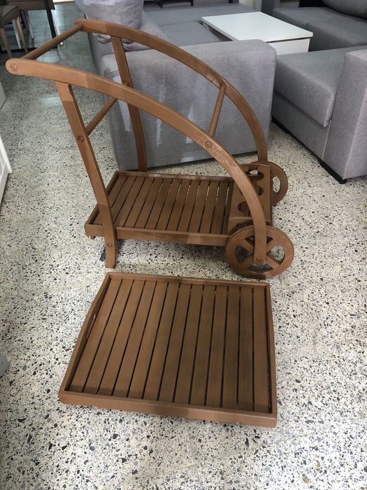 Carrinho de apoio, para bebidas.
