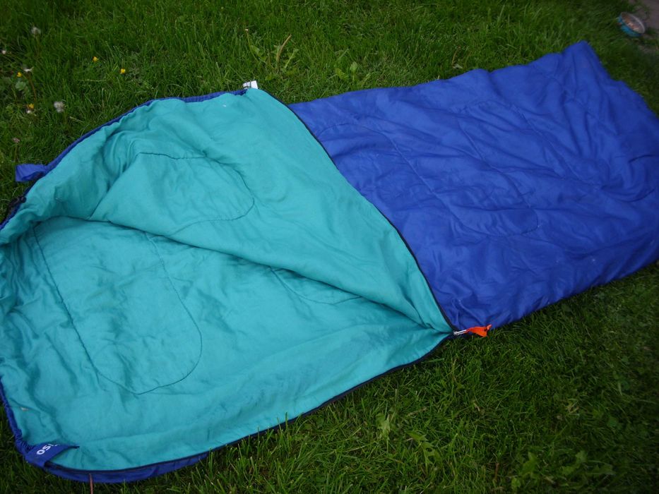 Śpiwór  , Mata  90*90 cm i Kamizelka do pływania