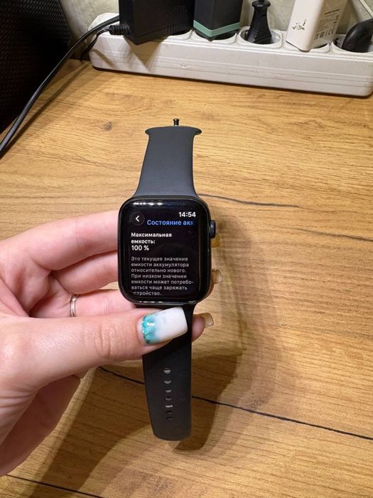 Apple watch Watch SE 2 44 mm акб 100% гарний стан