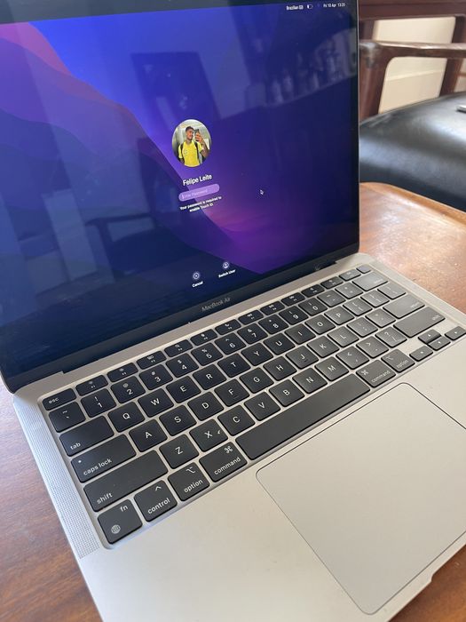 MacBook Air (2022) M1 8GB